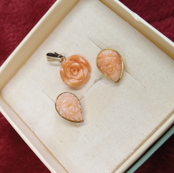 HOST PICK Antique Rose Carved Angel Skin Coral G.F. Post Earrings & Pendant Set - Picture 6 of 11